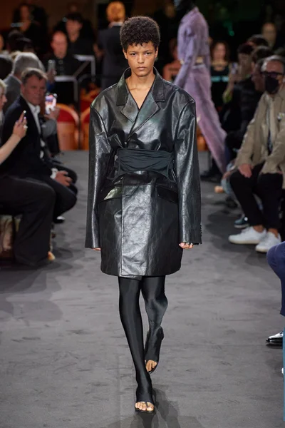 Look 1